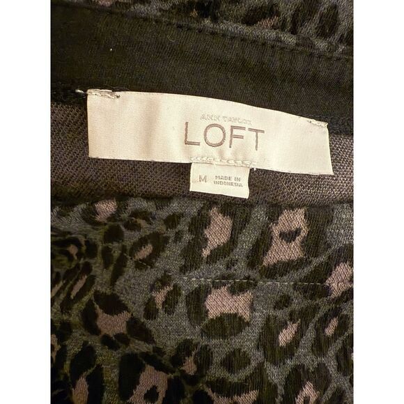 LOFT Leopard Print Top Womens M Gray Short Sleeve Ponte Knit Thick Crewneck - Picture 9 of 9